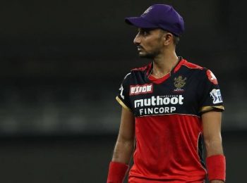 IPL 2022: Harshal Patel doesn’t get overawed bowling to anybody, says Ravi Shastri